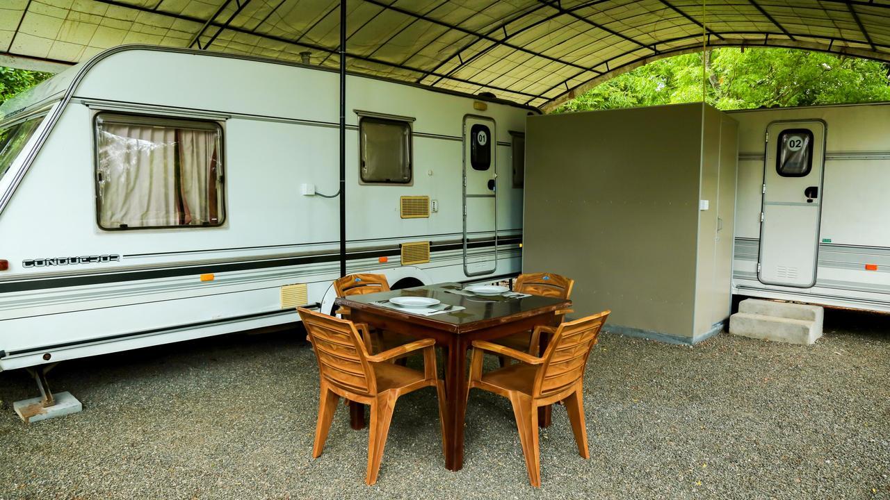 Malwathu Oya Caravan Park Bed & Breakfast Holambra Exterior foto
