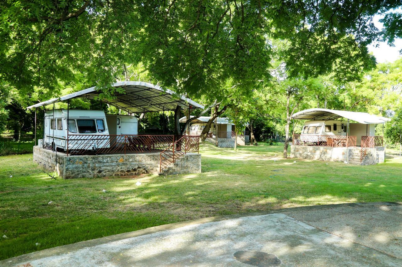 Malwathu Oya Caravan Park Bed & Breakfast Holambra Exterior foto