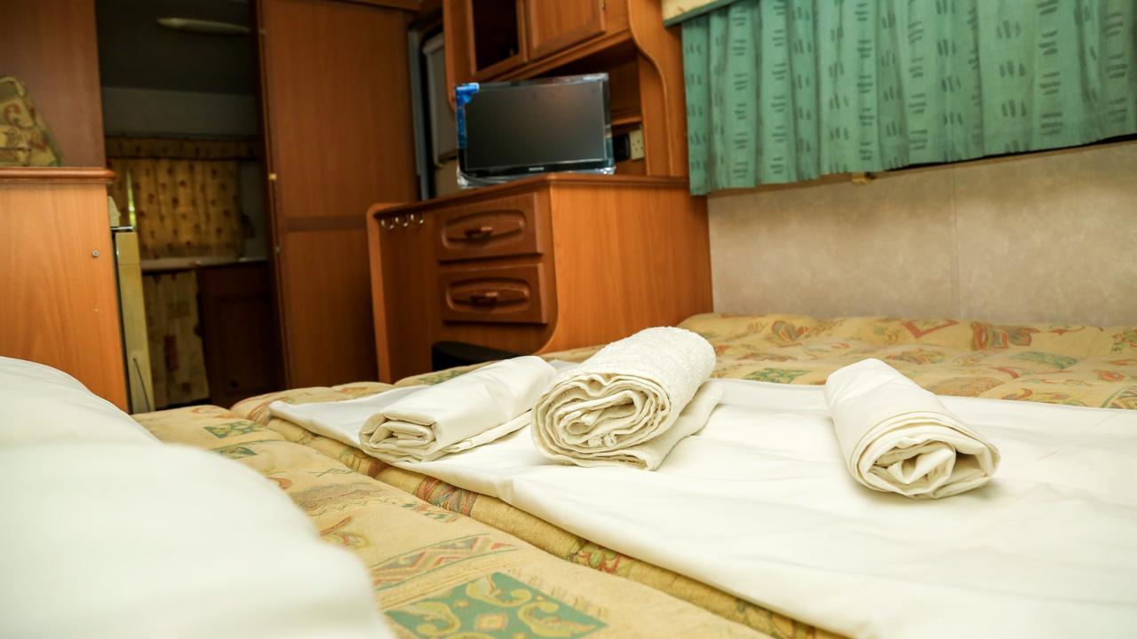 Malwathu Oya Caravan Park Bed & Breakfast Holambra Exterior foto