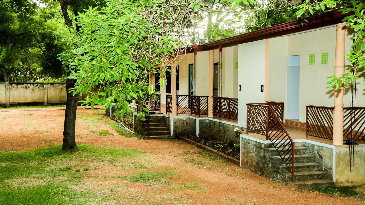 Malwathu Oya Caravan Park Bed & Breakfast Holambra Exterior foto