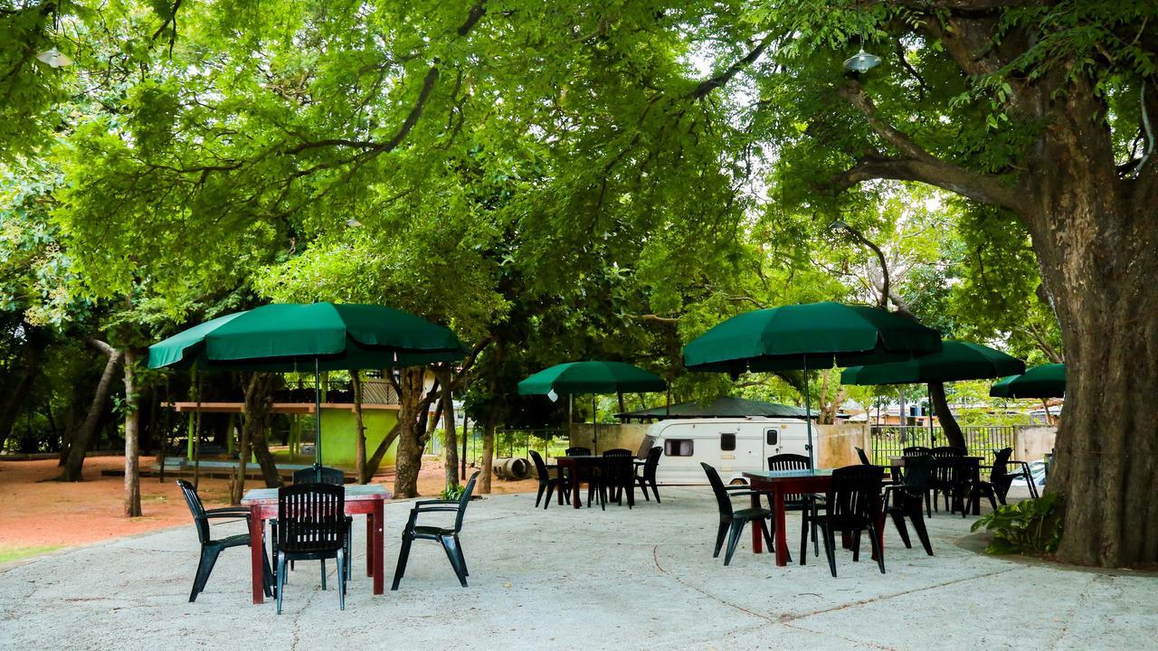 Malwathu Oya Caravan Park Bed & Breakfast Holambra Exterior foto