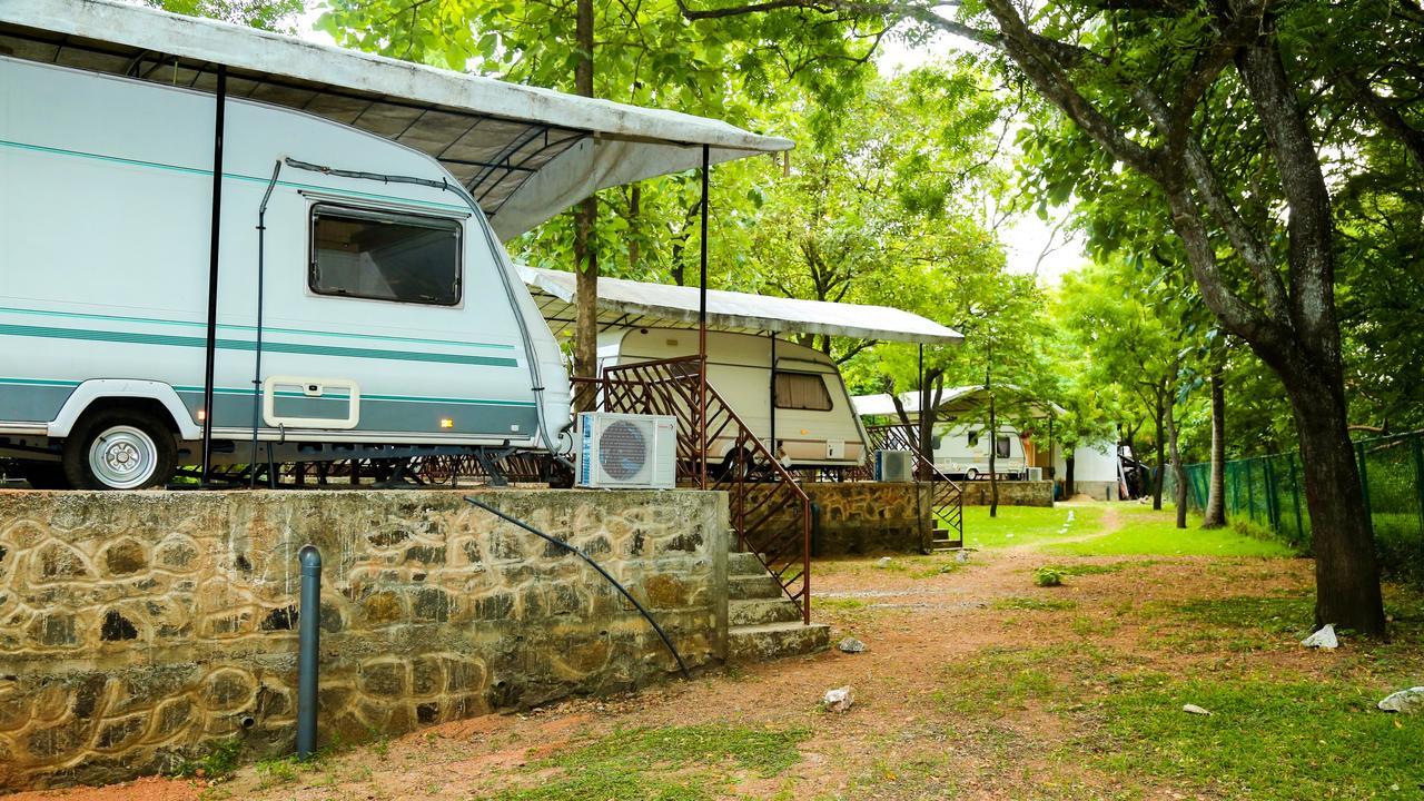 Malwathu Oya Caravan Park Bed & Breakfast Holambra Exterior foto