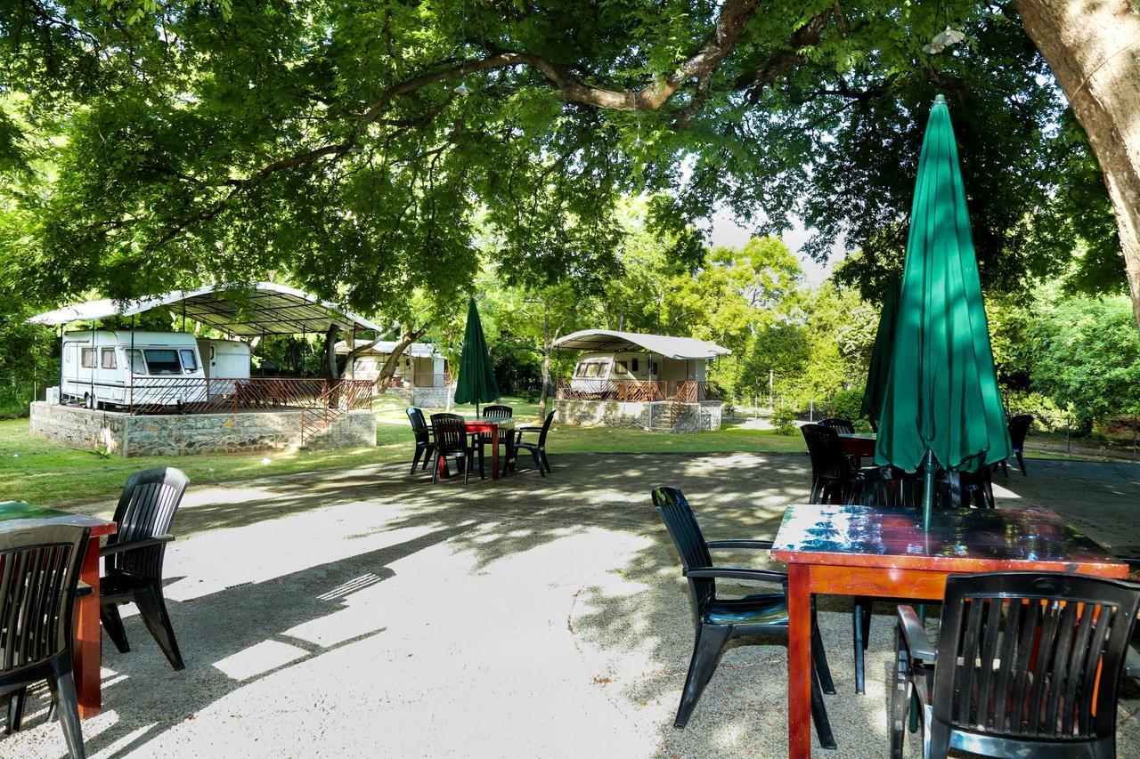 Malwathu Oya Caravan Park Bed & Breakfast Holambra Exterior foto