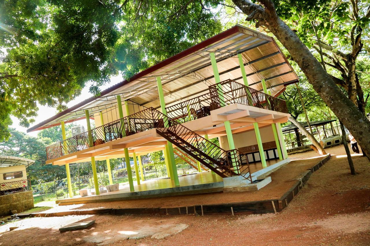 Malwathu Oya Caravan Park Bed & Breakfast Holambra Exterior foto