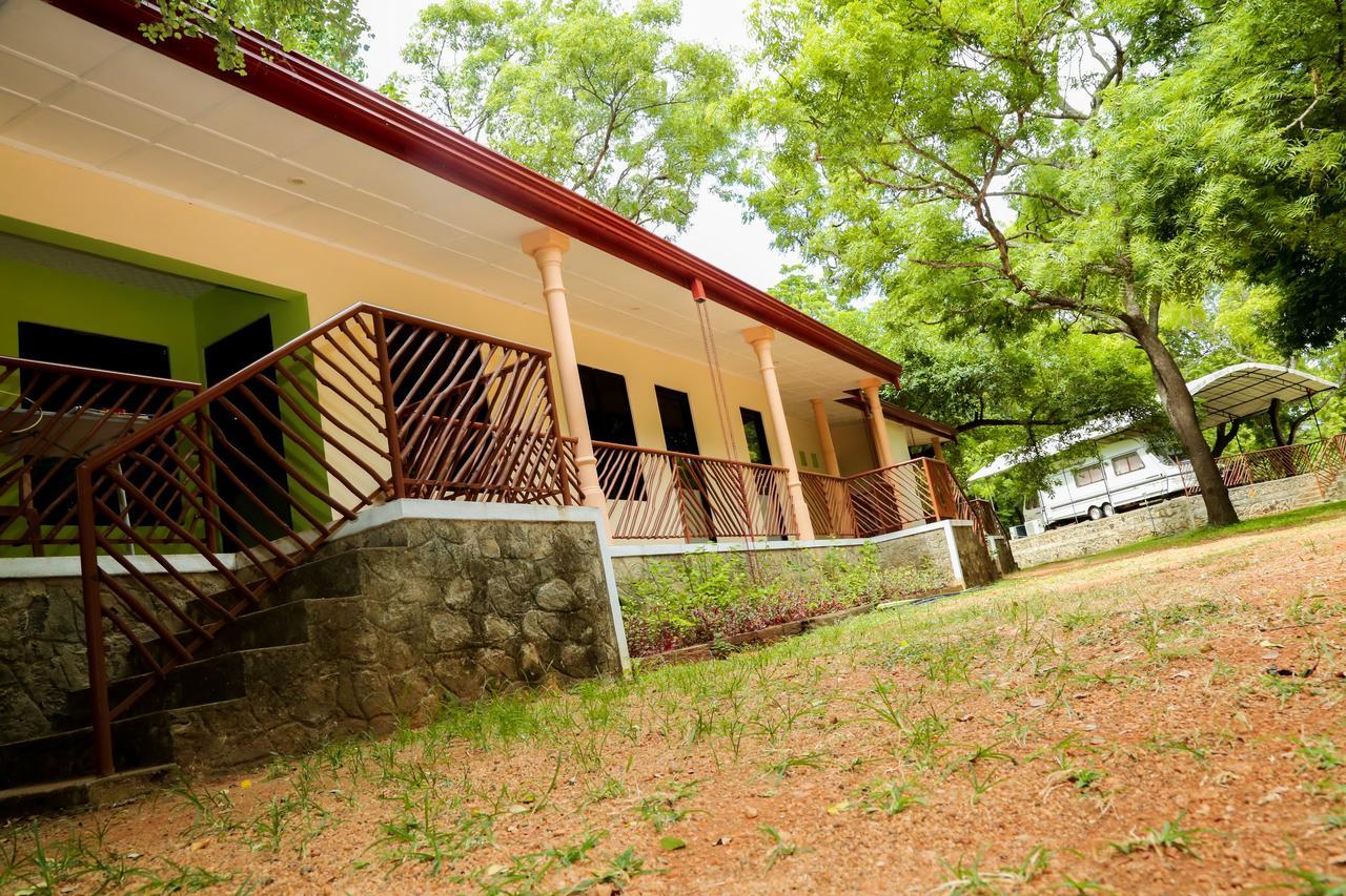 Malwathu Oya Caravan Park Bed & Breakfast Holambra Exterior foto