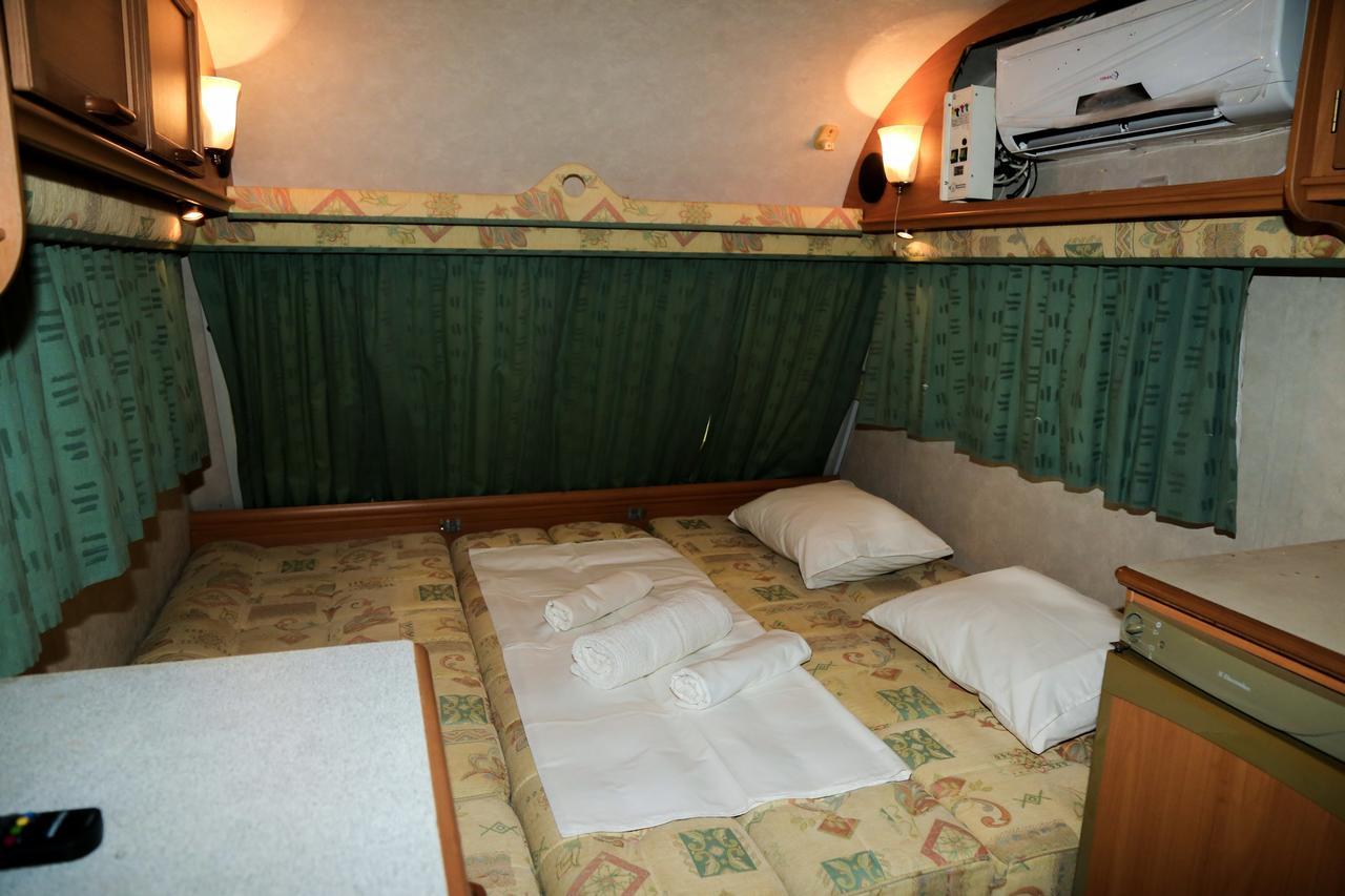 Malwathu Oya Caravan Park Bed & Breakfast Holambra Exterior foto
