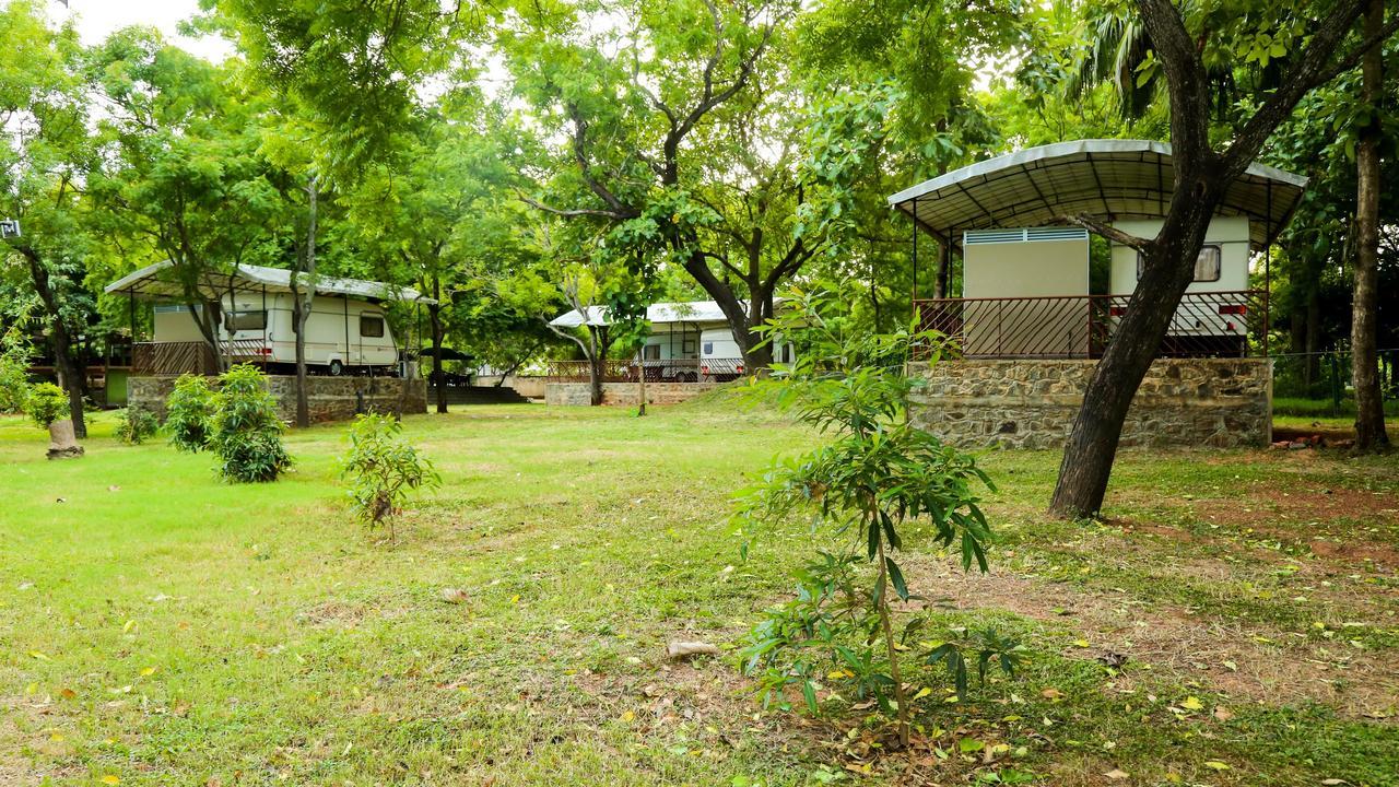 Malwathu Oya Caravan Park Bed & Breakfast Holambra Exterior foto