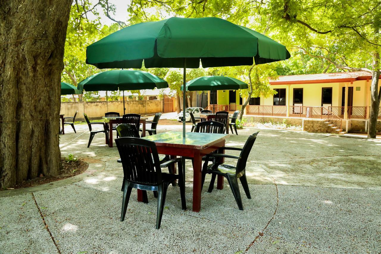 Malwathu Oya Caravan Park Bed & Breakfast Holambra Exterior foto